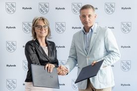Podpisanie listu intencyjnego - Joanna Schmid, Prezes Zarządu Śląskiego Funduszu Rozwoju Sp. z o.o. i Piotr Kuczera Prezydent Miasta Rybnika. 