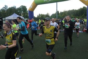 Uczestnicy plenerowego biegu