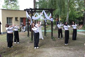 otwarcie zielonej strefy relaksu na terenie przyszkolnym