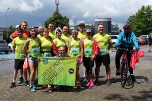 Uczestnicy plenerowego biegu