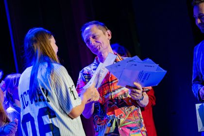 uczestnicy Festiwalu Piosenki Dziecięcej i Młodzieżowej im. Tadeusza Paprotnego w Rybniku