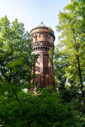 Park pod wieżą na terenie rybnickiego szpitala psychiatrycznego 