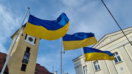 Flagi Ukrainy na rybnickim rynku