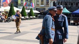 Inscenizacja historyczna grup rekonstrukcyjnych, odtwarzająca wydarzenia sprzed 100 lat, kiedy to na rybnickim rynku podpisane zostały dwa ważne dokumenty związane z przyłączeniem Śląska do Polski