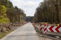 Zdjęcie przedstawia remont drogi