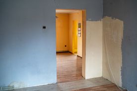 Wnętrze mieszkania do remontu