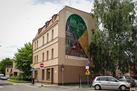Mural browarniczy na budynku