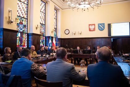 Zdjęcie przedstawia posiedzenie Komisji Bezpieczeństwa i Porządku Publicznego.