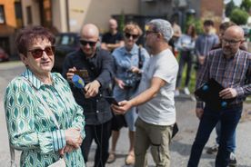 Uroczystość otwarcia muralu browarniczego na budynku kamienicy