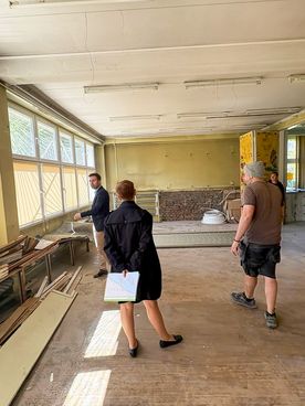 Zdjęcie wewnątrz remontowanego budynku