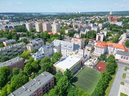 Widok z góry na budowę sali gimnastycznej na terenie I Liceum Ogólnokształcącego im. Powstańców Śląskich