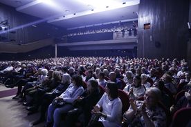 Uroczystość wręczenia Honorowej Złotej Lampki Górniczej na scenie Teatru Ziemi Rybnickiej 