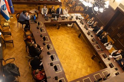 obrady młodzieżowej rady miasta