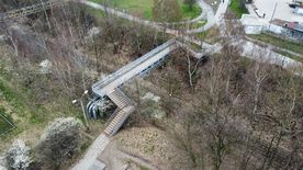 Kładka dla pieszych nad tormami kolejowymi 