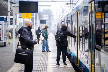 Pociąg stojący na stacji w Rybniku