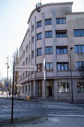 budynek nowej siedziby urzędu przy ul. Bolesława Chrobrego 8