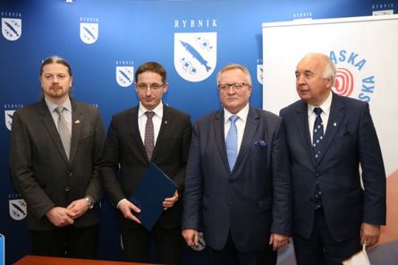 Dyrektor Wydziału Kultury Urzędu Marszałkowskiego Przemysław Smyczek, Prezydent Rybnika Piotr Kuczera, Wiceprzewodniczący Sejmiku Województwa Śląskiego Grzegorz Wolnik, Prezes Okręgowej Rady Lekarskiej w Katowicach dr n. med. Jacek Kozakiewicz. Fot. WaT