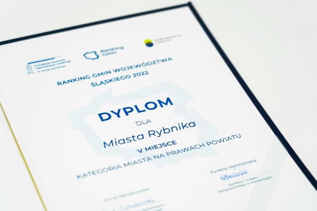 Dyplom dla Rybnika za zajęcie 5 miejsca w rankingu gmin województwa śląskiego