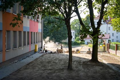 prace budowlane na terenie szkoły podstawowej nr 18
