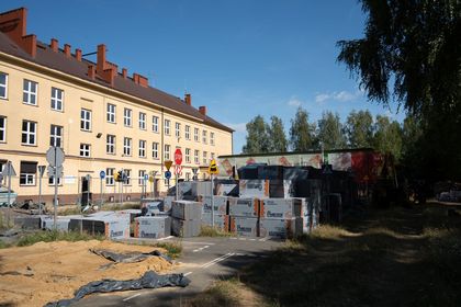 prace budowlane na terenie szkoły podstawowej nr 18