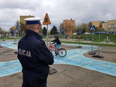 Młodzież uczestnicząca w konkursie bezpieczeństwa w ruchu drogowym 