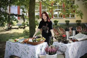 otwarcie zielonej strefy relaksu na terenie przyszkolnym