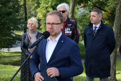 Spotkanie w dzielnicy Boguszowice Stare z udziałem prezydenta Rybnika, radnych Rady Miasta, dyrektorów miejskich jednostek oraz dziennikarzy.