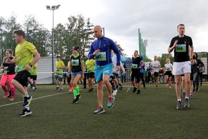 Uczestnicy plenerowego biegu