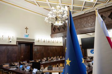 Wnętrze sasli sesyjnej w UM