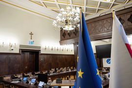 Wnętrze sasli sesyjnej w UM