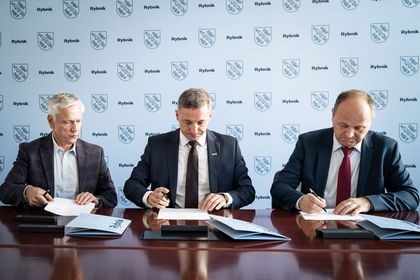 Podpisanie listu intencyjnego Piotr Kuczera - Prezydent Miasta Rybnika, Leszek Kędzior – Dyrektor Sądu Apelacyjnego w Katowicach, Piotr Sepioło – Dyrektor Sądu Rejonowego w Rybniku.