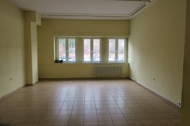 Puste pomieszczenie biurowe