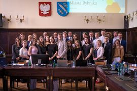 Uczniowie podczas obrad sesji młodzieżowej Rady Miasta