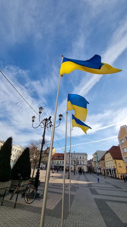 Flagi Ukrainy na rybnickim rynku