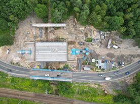 Budowa wiaduktu nad linią kolejową w dzielnicy Kamień z lotu ptaka