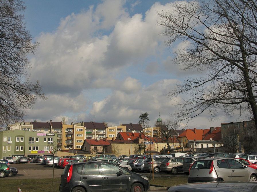 Parking przy ul. Hallera. Fot. L. Tyl