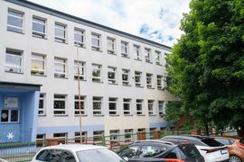 zdjęcie przedstawia budynek szkoły podstawowej