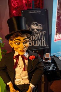 Zdjęcie przedstawia lalkę.