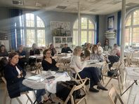 zdjęcie ludzi na warsztatach