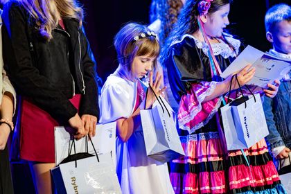 uczestnicy Festiwalu Piosenki Dziecięcej i Młodzieżowej im. Tadeusza Paprotnego w Rybniku