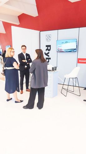 Rozmowy w ramach konferencji dot. nawiązywania relacji z organizacjami zrzeszającymi firmy z sektora dla biznesu