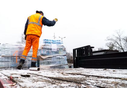 Transport z pomocą dla Ukrainy - załadunek środków zebranych przez mieszkańców Rybnika 