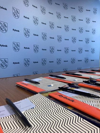 Spotkanie w sali widowiskowej biblioteki w Rybniku