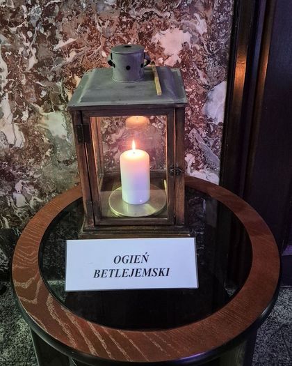 Lampioin z ogniem betlejemskim