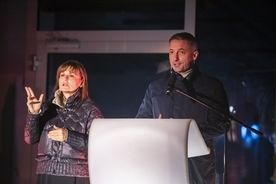 Wieczorny mapping na ścianie Galerii Sztuki Rzeczna