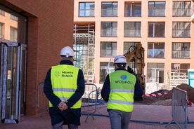 Briefing prasowy na terenie nowego budynku mieszkalnego TBS w Rybniku