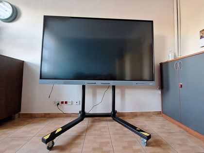 Zdjęcie przedstawia artykuły zakupione w ramach projektu "Aktywna Tablica".