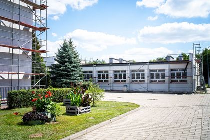 Budynek szkoły w trakcie remontu