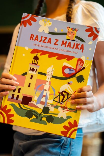 okładka książki regionalnej "Rajza z Majką"