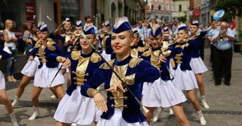 Tańczące mażoretki